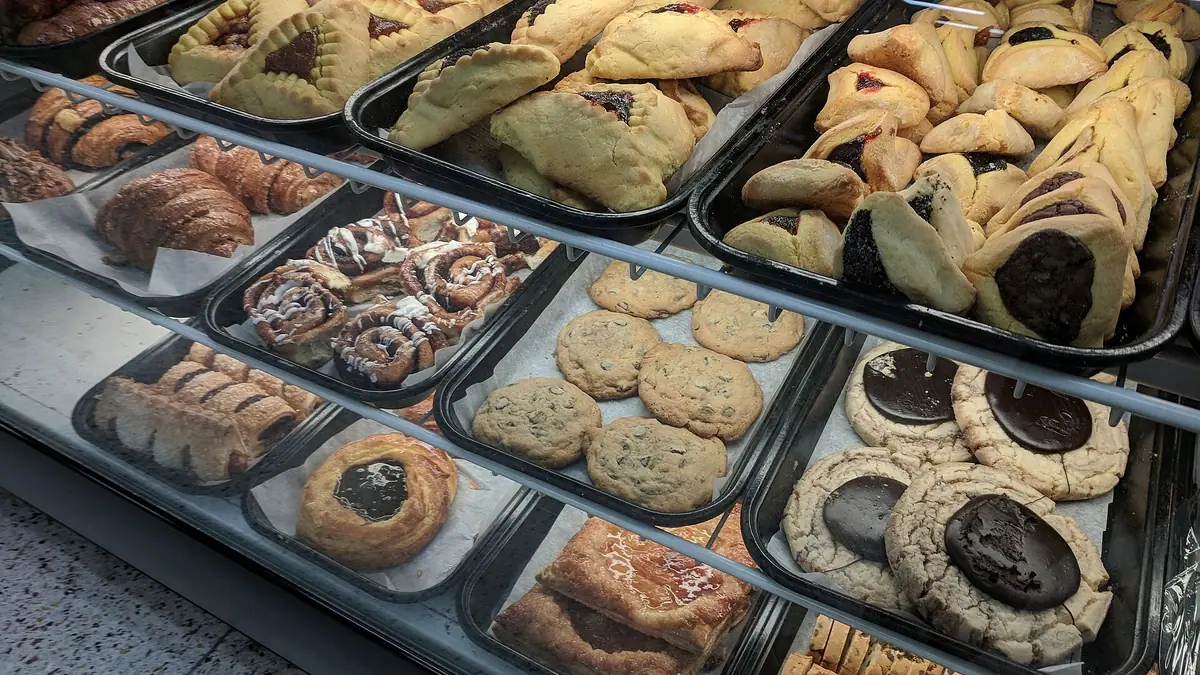 Greggs The Bakers Clarkston – bakery in Clarkston town centre